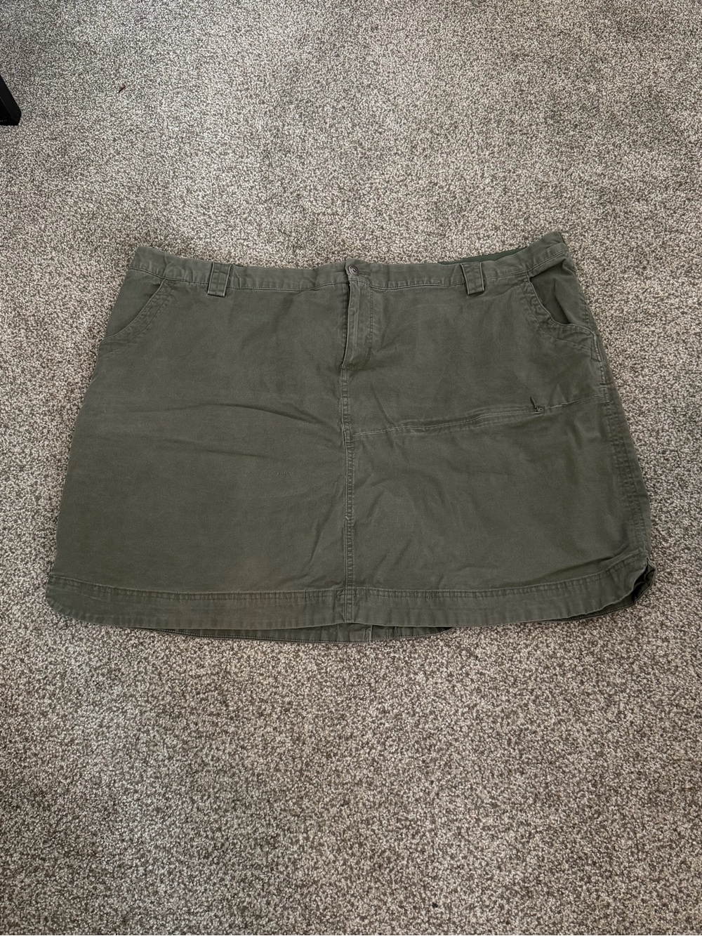 Duluth Trading Co Olive Utility Hiking Skirt with Shorts lining